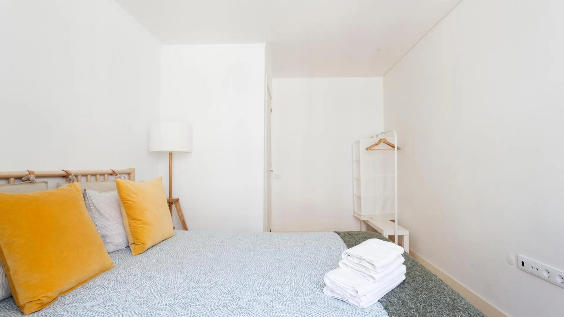 Central Bedroom In Shared House In Chiado - Historic Center Of Lisbon 0*,  Portugal