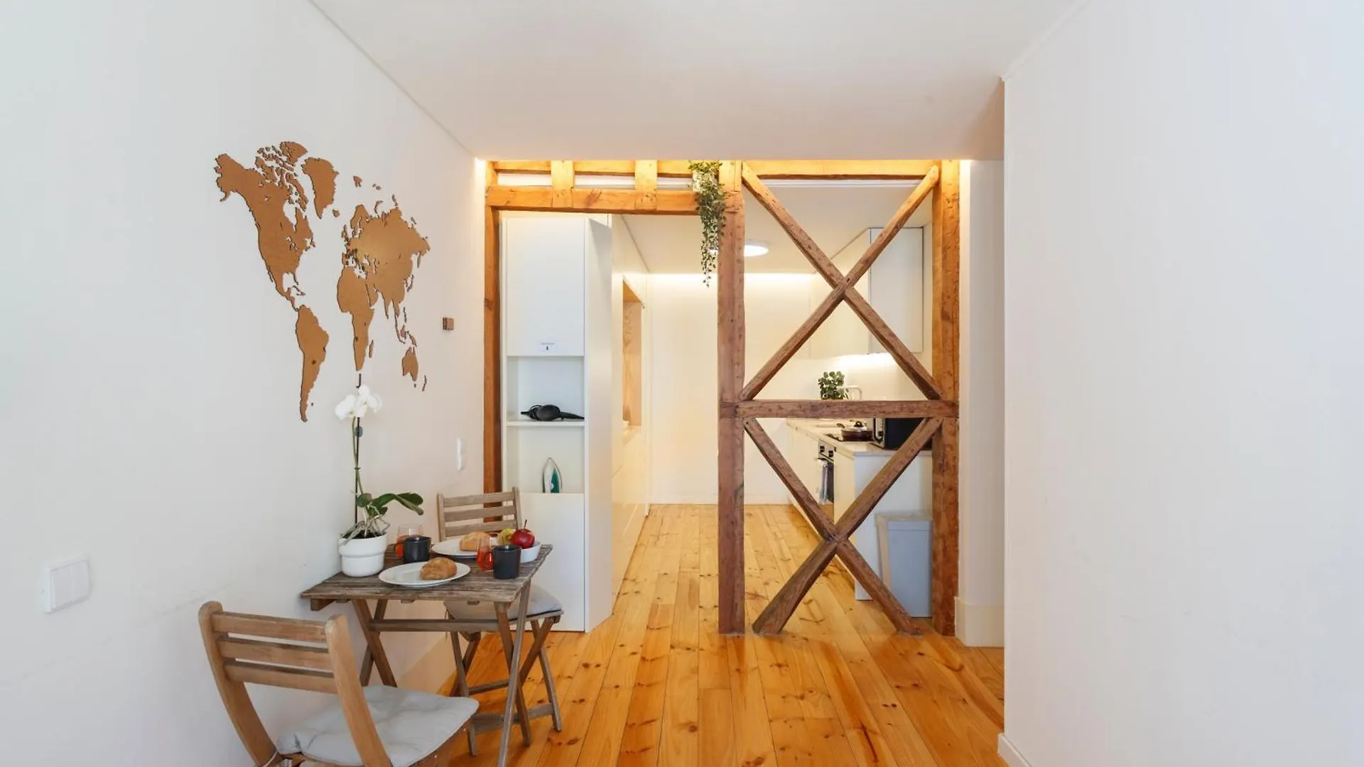 Central Bedroom In Shared House In Chiado - Historic Center Of Lisbon Homestay