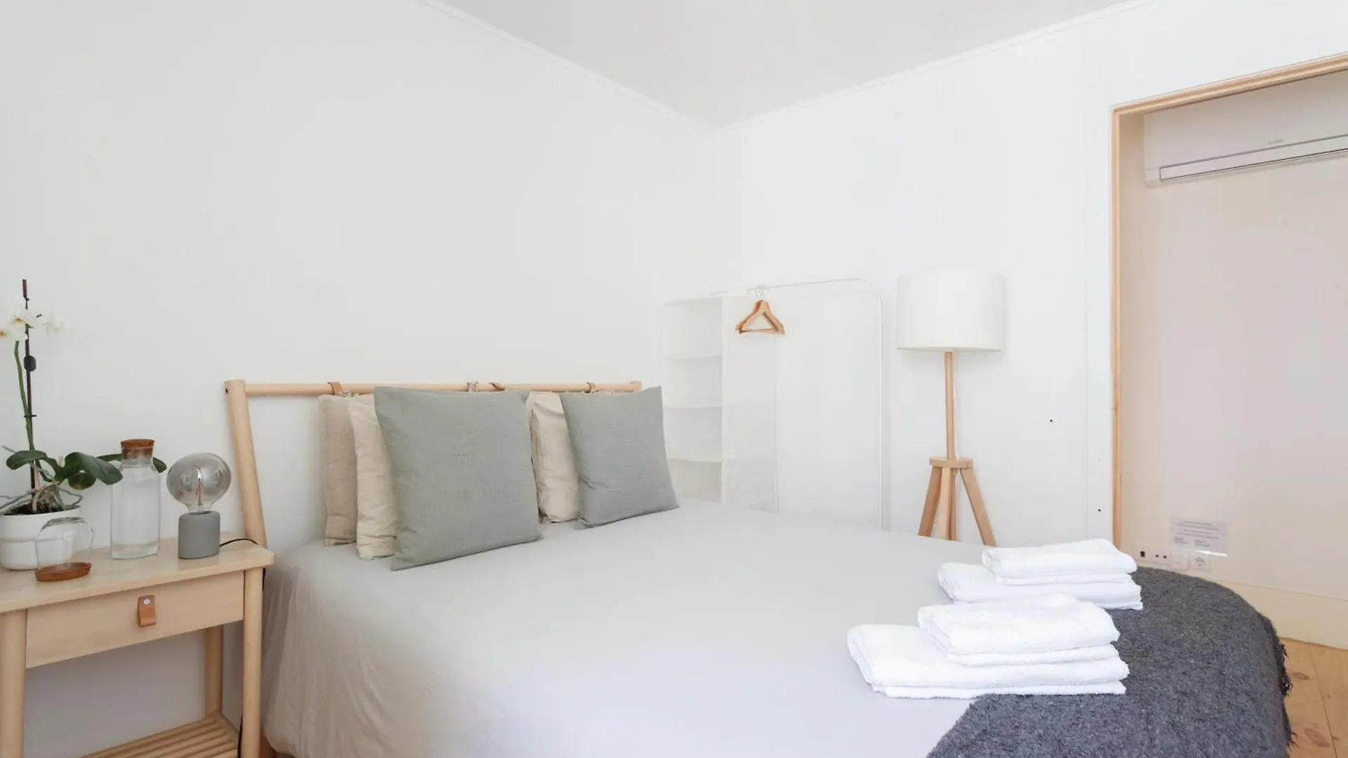 Ubytování v soukromí Central Bedroom In Shared House In Chiado - Historic Center Of Lisboa